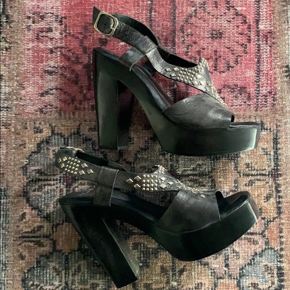 Gorgeous Calleen Cordero Platforms - Picture 4 of 8